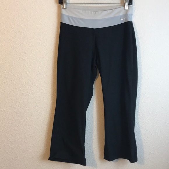 Nike Pants - Nike Capris Pants Nike Pants - Nike Capris Pants